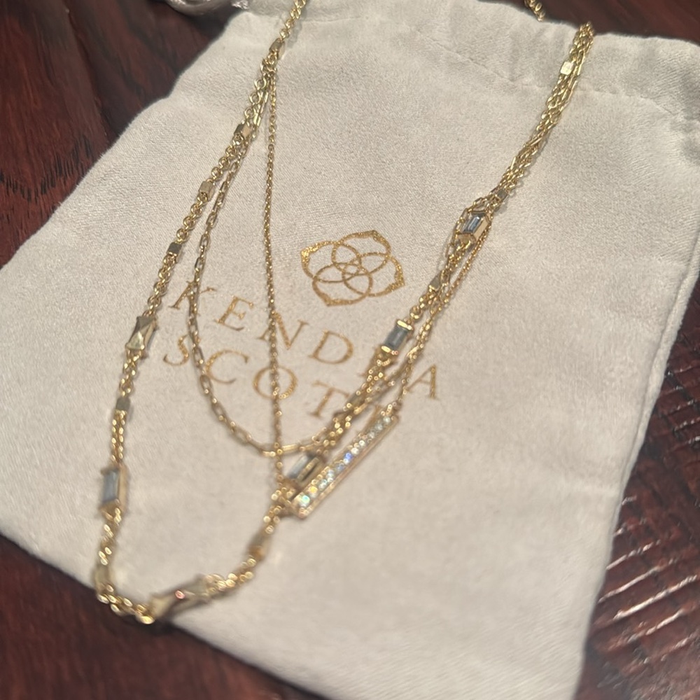 Kendra Scott necklace